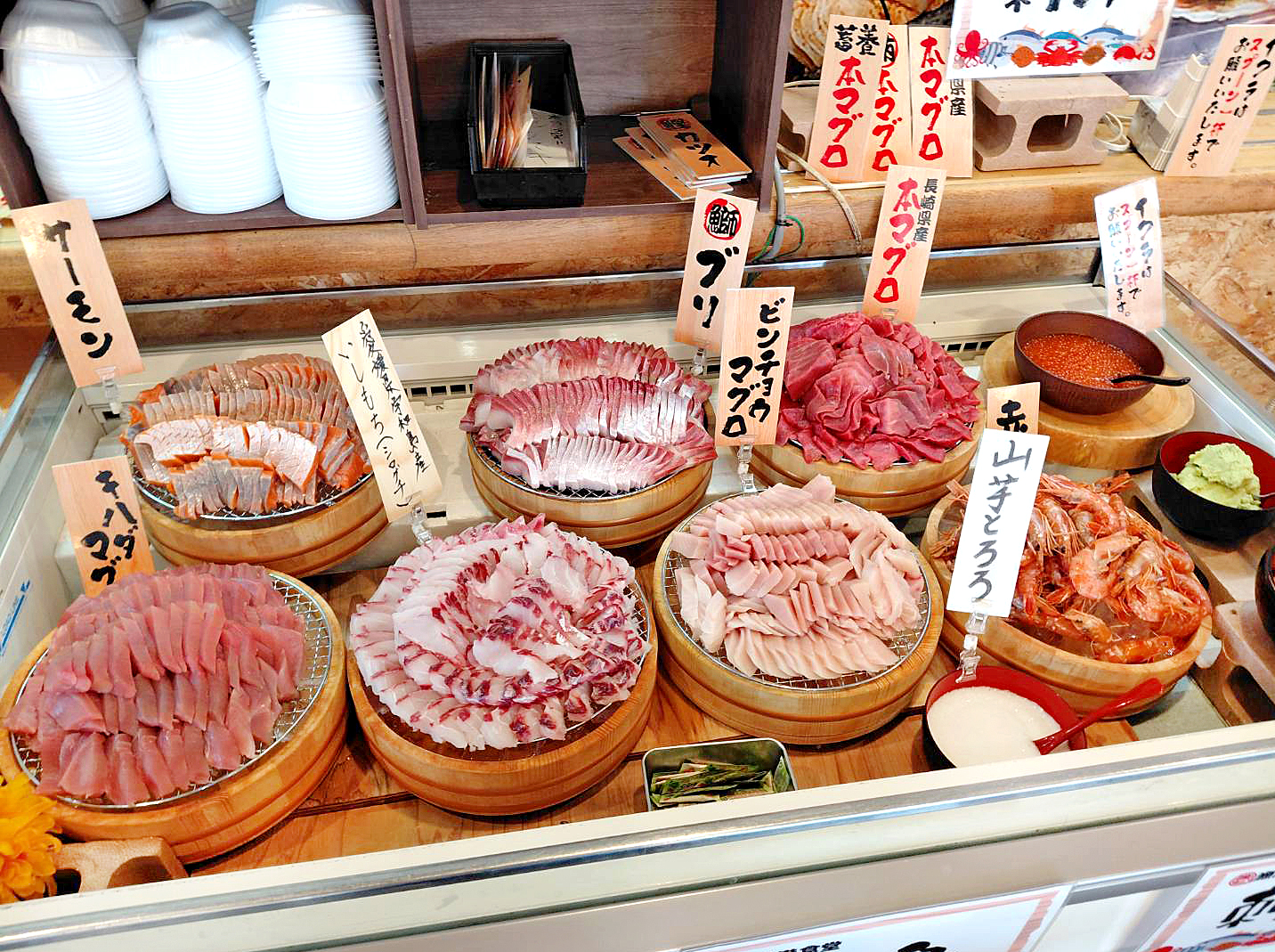 名古屋初上陸】多数メディアやSNSで話題の刺身食べ放題「漁港食堂」が